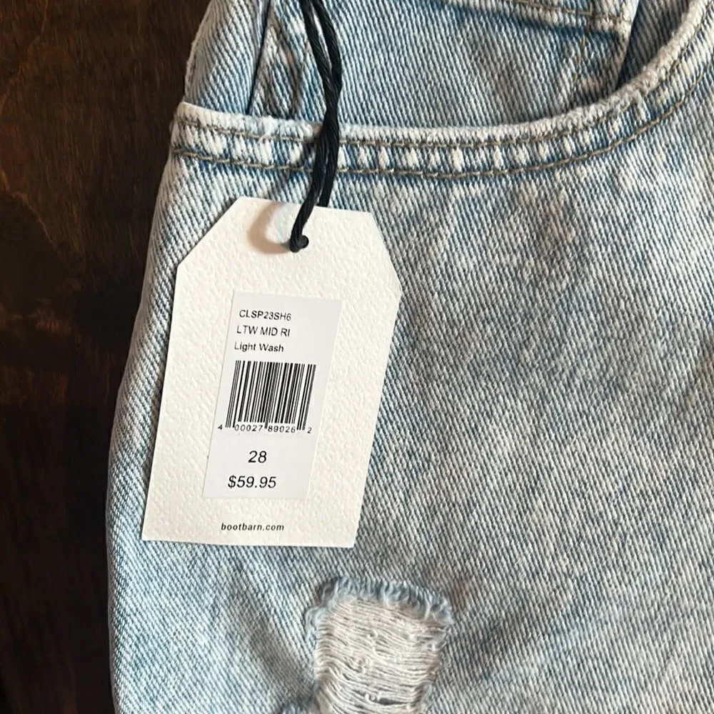 NWT Cleo + Wolf Women's Light Wash Mid Rise Denim Distressed Shorts Sz- 28 - Picture 6 of 16
